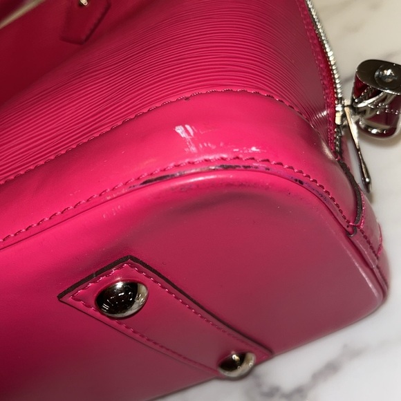EXCLUSIVE: Louis Vuitton Alma PM Hot Pink Epi Leather Bag! - Picture 2 of 7